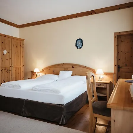 Kristallhotel Corona-Krone Al Plan di Mareo Buitenkant foto